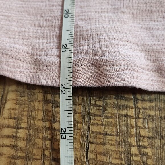 Pink top with lace accents - Picture 8 of 10